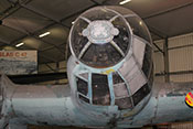 Asymetrische Vollsichtkanzel der Heinkel He 111 von vorne gesehen
