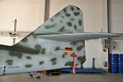 Höhen- und Seitenleitwerk der Me 262 mit aufgebrachter Werknummer 501244 und Kennzeichen D-IMTT

