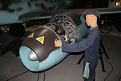 Darstellung von Wartungsarbeiten am Triebwerk Junkers Jumo 004B-1 der Me 262 
