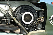 Turbolader und Hydraulikschnellkupplungen auf der linken Seite des Flugzeugtriebwerkes Daimler-Benz DB 605
