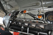 Flugmotor DB 605 mit Hydrauliköltank, Kühlmitteltank und Auspuffstutzen
