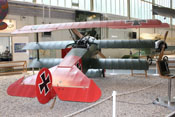 Dreidecker Fokker Dr.I im Luftwaffenmuseum Berlin-Gatow
