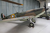 Supermarine Spitfire im Battle-of-Britain-Hangar des Imperial War Museums Duxford 
