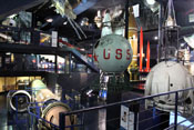 Ausstellungsstücke zum Thema Weltall, Raumfahrt und Raketentechnik 
