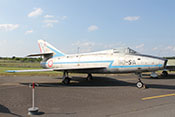 Jagdflugzeug Dassault Super Mystère B.2, das erste in Westeuropa serienmäßig gebaute und eingesetzte Überschallflugzeug
