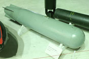 RAF-Bombe für chemische Kampfstoffe (Gewicht 1.000 Pfund)  

