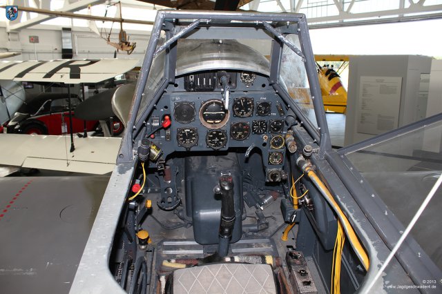 0021_Zirchow_Usedom_Messerschmitt_Bf_109_G-14_WNr_462707_Cockpit_Steuerknueppel