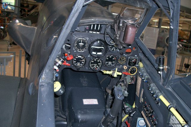 0021_Hannover-Laatzen_Messerschmitt_Bf_109_G-2_WNr_14753_Cockpit_Instrumentenbrett
