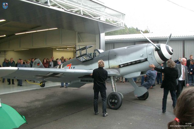 0009_Albstadt-Degerfeld_Messerschmitt_Bf_109_G-4_Praesentation_Roll_Out