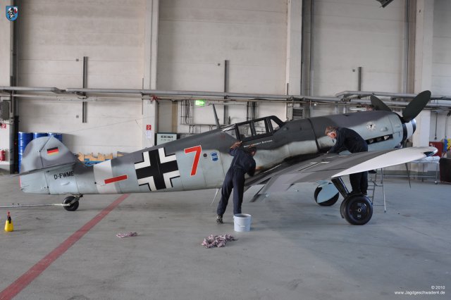 0033_ILA_Berlin_Messerschmitt_Bf_109_G-4_Reinigung_Wartung
