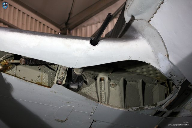 0086_Paris_Le_Bourget_Focke-Wulf_Fw_190_A-8_Fahrwerkschacht_MG_151-20_Fluegelwurzel