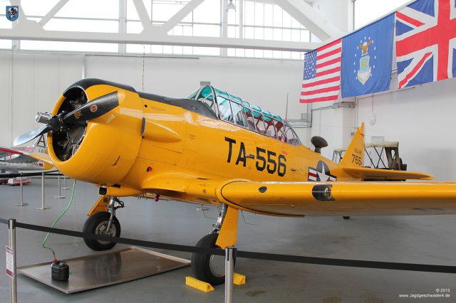 0012_Air_Fighter_Academy_Hangar_10_Heringsdorf_Usedom_North_American_AT-6A_Harvard_MkII_D-FITE