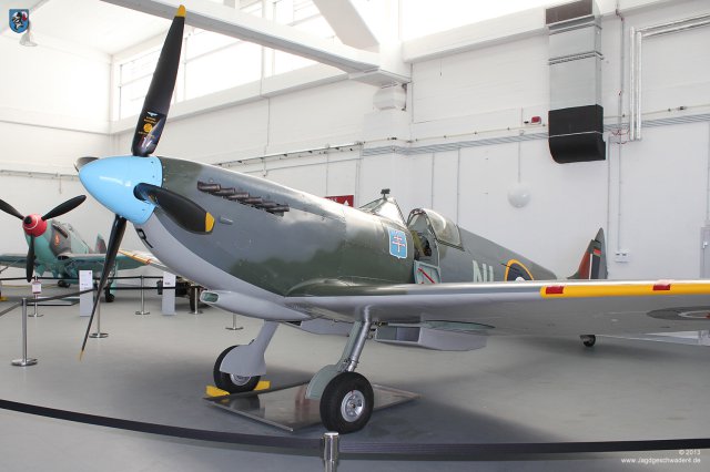 0020_Air_Fighter_Academy_Hangar_10_Heringsdorf_Usedom_Supermarine_Spitfire_Mk_IX_T9_D-FMKN