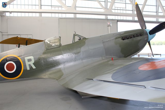 0023_Air_Fighter_Academy_Hangar_10_Heringsdorf_Usedom_Supermarine_Spitfire_Mk_IX_T9_D-FMKN