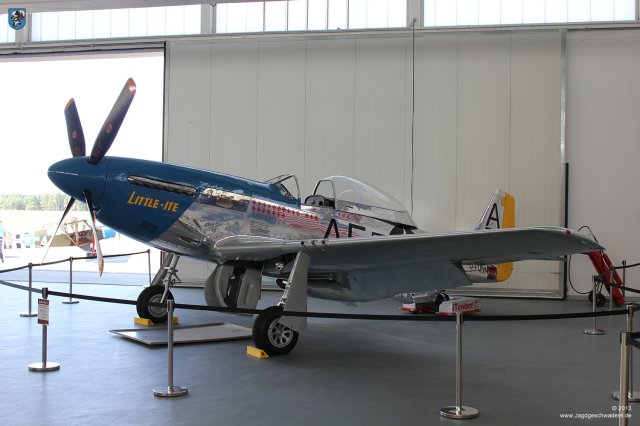 0038_Air_Fighter_Academy_Hangar_10_Heringsdorf_Usedom_North_American_Mustang_P-51D_TF_Little_Ite_D-FUNN