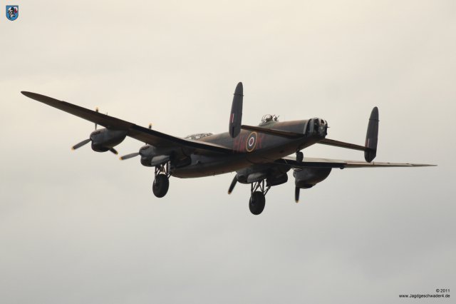 0021_Flying_Legends_2011_Avro_Lancaster_PA474_BBMF_Phantom_of_the_Ruhr_Gear