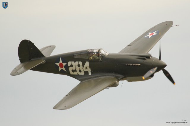 0033_Flying_Legends_2011_Curtiss_P-40B_Warhawk_284_G-CDWH