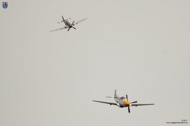 0071_Flying_Legends_2011_North_American_P-51_Mustangs