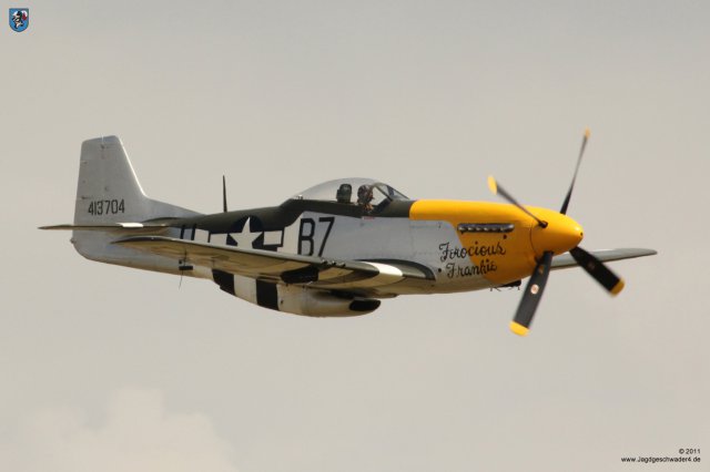 0129_Flying_Legends_2011_North_American_P-51_Mustang_Ferocious_Frankie_B7-H
