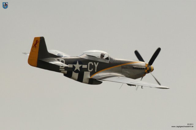 0132_Flying_Legends_2011_North_American_P-51_Mustang_Miss_Velma_CY-D