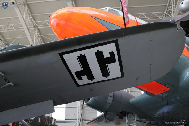 0077_Italienisches_Luftwaffenmuseum_Vigna_di_Valle_Flugzeugkokarde_Italienische_Sozialrepublik_1943-1945_Fiat_G55_Tragflaeche