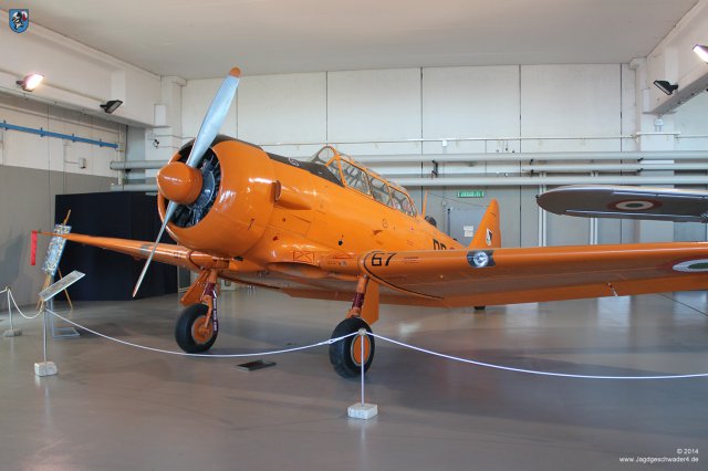0102_Italienisches_Luftwaffenmuseum_Vigna_di_Valle_North_American_T-6G_Texan-Harvard_US-Schulflugzeug