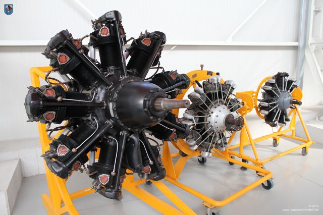 0117_Italienisches_Luftwaffenmuseum_Vigna_di_Valle_historische_Flugzeug-Sternmotoren