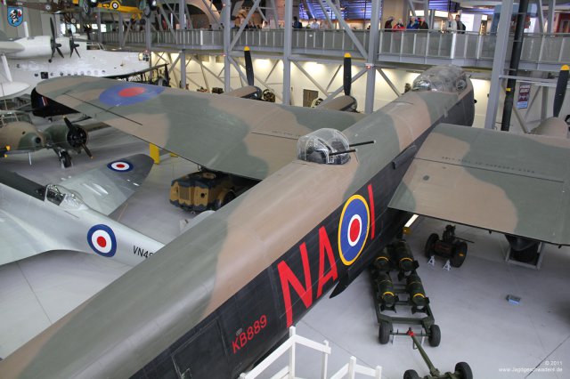 0024_IWM-Museum_Duxford_Avro_Lancaster_Mk_X