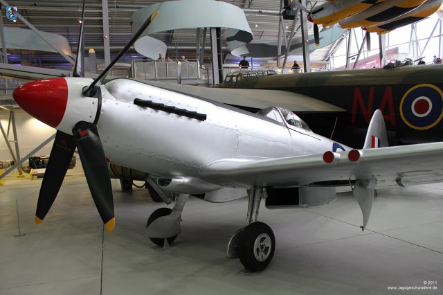 0030_IWM-Museum_Duxford_Supermarine_Spitfire_F24