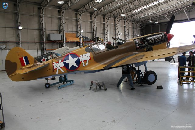 0043_IWM-Museum_Duxford_Curtiss_P-40_F_Kittyhawk_X-17_VH-PIV