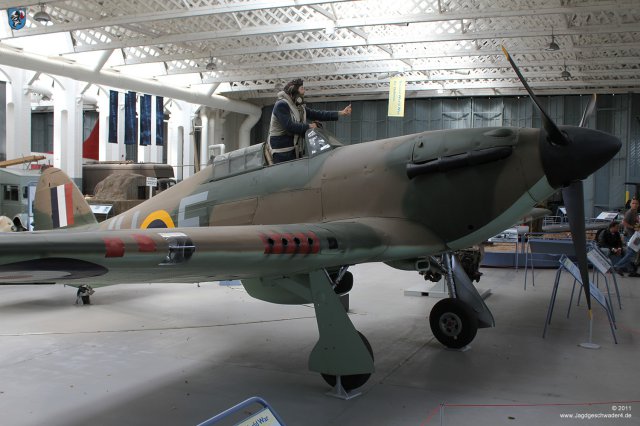 0067_IWM-Museum_Duxford_Hawker_Hurricane_Mk_IIb_Z2315