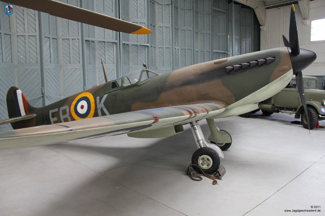 0070_IWM-Museum_Duxford_Supermarine_Spitfire_Hangar