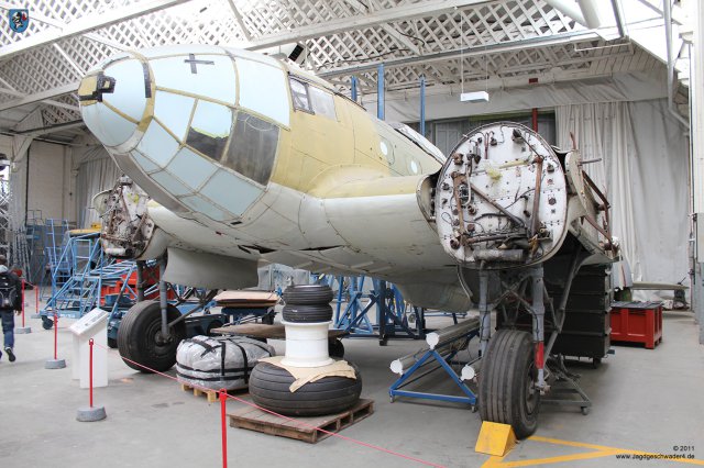 0076_IWM-Museum_Duxford_Heinkel_He_111_H-16_Bomber_Casa_C-2-111B