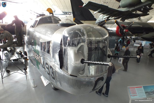 0100_IWM-Museum_Duxford_Consolidated_B-24M_Liberator_4mot_Bomber