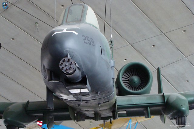 0109_IWM-Museum_Duxford_Fairchild_Republic_A-10_Thunderbolt_II_GAU-8A-Avenger_Kanone