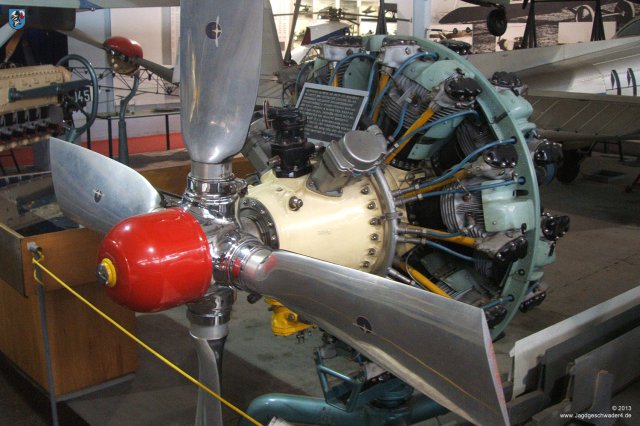0059_Tschechisches_Luftfahrtmuseum_Prag_Kbely_sowjetischer_14-Zylinder-Doppelstern-Flugmotor_Schwezow_ASch-82