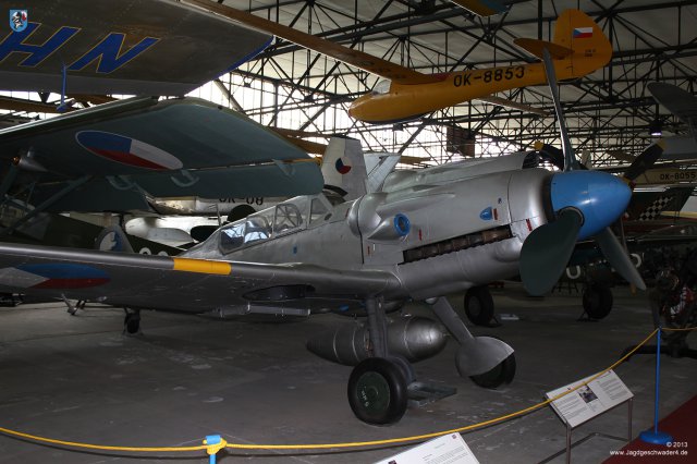 0078_Tschechisches_Luftfahrtmuseum_Prag_Kbely_Avia_CS-199_WNr_565_UC-26_Messerschmitt_Bf_109_G-12_Doppelsitzer_Schulflugzeug