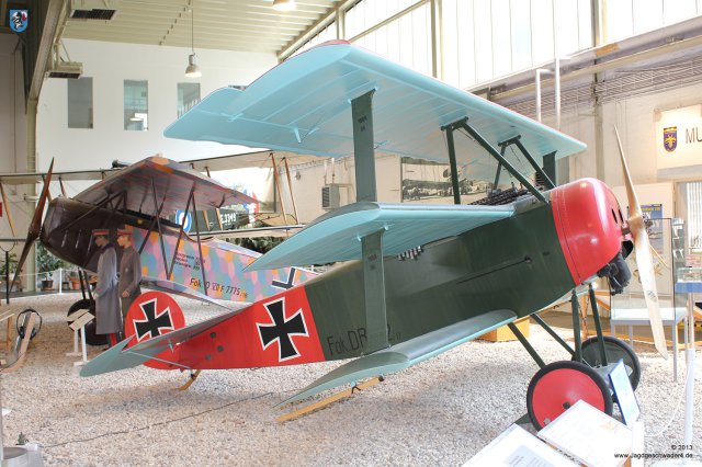 0011_Militaerhistorisches_Museum_Berlin-Gatow_Dreidecker_Jagdflugzeug_Fokker_DRI_152-17_1917