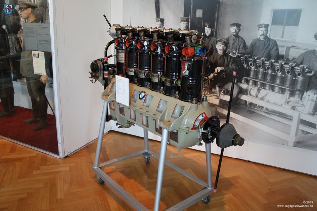 0014_Militaerhistorisches_Museum_Berlin-Gatow_240PS_6-Zylinder-Reihen-Flugmotor_BMW_IIIa_1917