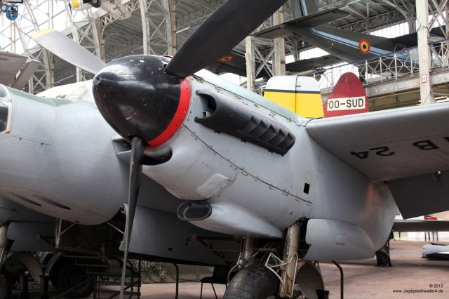 0024_Militaermuseum_Bruessel_De_Havilland_Mosquito_Mk_30_Triebwerksverkleidung