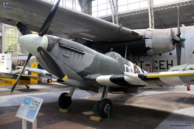 0037_Militaermuseum_Bruessel_Supermarine_Spitfire_Mk_IX_GE-B