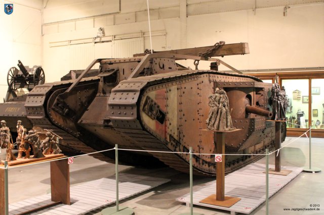 0129_Militaermuseum_Bruessel_Panzer_Mark_IV_maennlich
