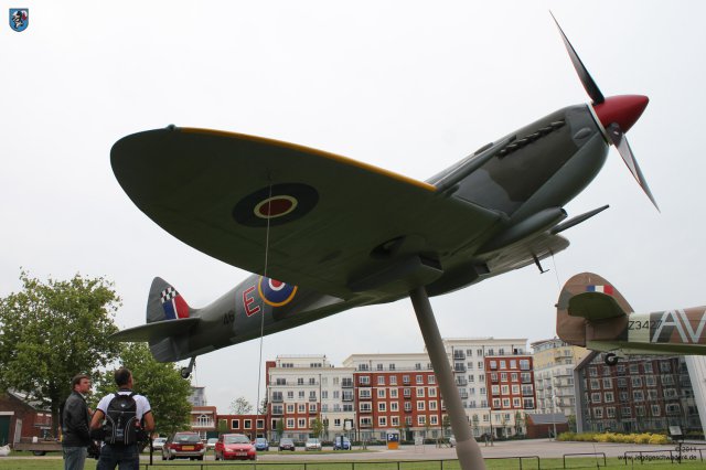 0003_RAF-Museum_Heandon_Spitfire_MkIX_Widukind_und_Fritz