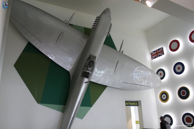 0004_RAF-Museum_Heandon_Spitfire_Eingang