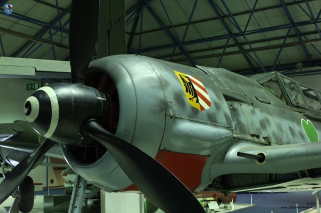 0030_RAF-Museum_Heandon_Focke-Wulf_FW190_S-8_Wappen_Gruppe_I_JG54_WNr_584219