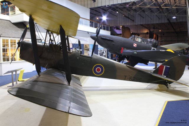 0097_RAF-Museum_Heandon_De_Havilland_Tiger_Moth_und_Boulton_Paul_Defiant_I_Nachtjaeger_N1671