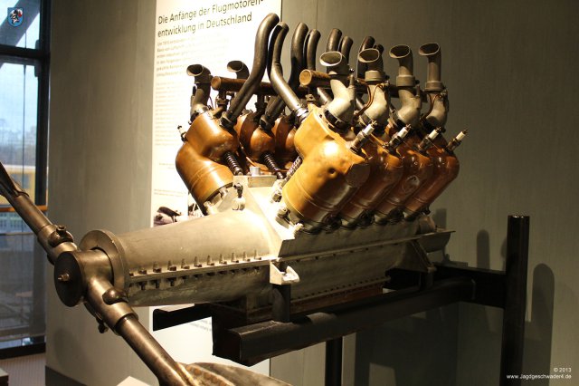 0018_Technikmuseum_Berlin_8-Zylinder-Reihenmotor_Antoinette_50PS_frueher_Flugmotor_1909